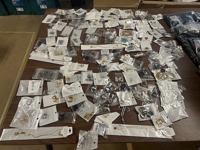 Ca. 150x (online) voorraad juwelier - stainless steel ringen, oorbellen, kettingen van hoge kwaliteit - afbeelding 1 van  10