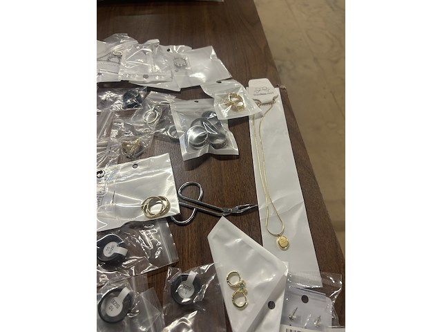 Ca. 150x (online) voorraad juwelier - stainless steel ringen, oorbellen, kettingen van hoge kwaliteit - afbeelding 9 van  10