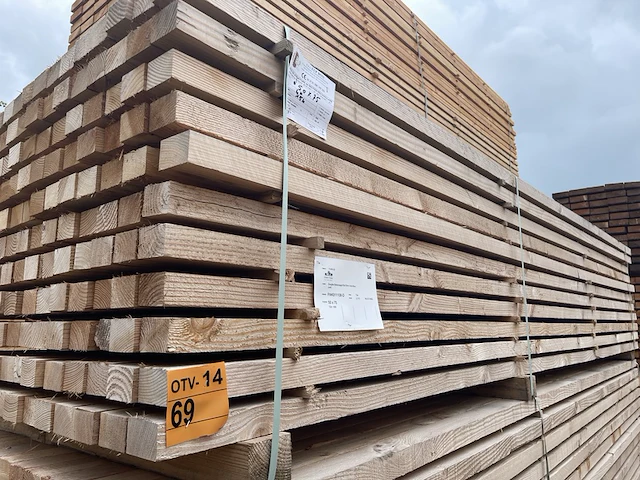 Ca. 154x douglas regels fijnbezaagd , 50x75mm, lengte 400cm - afbeelding 2 van  3