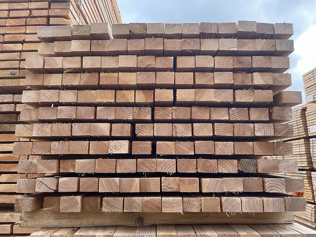 Ca. 154x douglas regels fijnbezaagd , 50x75mm, lengte 400cm - afbeelding 3 van  3