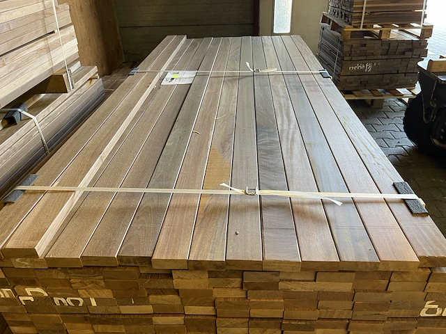 Ca. 156x ipé planken geschaafd country grade, 27x70mm, lengte 48/215cm, 108/245cm - afbeelding 1 van  3