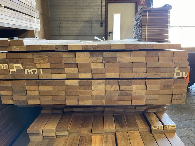 Ca. 156x ipé planken geschaafd country grade, 27x70mm, lengte 48/215cm, 108/245cm - afbeelding 3 van  3