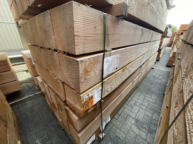Ca. 15x douglas balken fijnbezaagd, 200x200mm, lengte 400cm - afbeelding 4 van  4