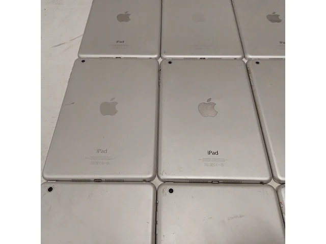 Ca. 15x ipad, apple, a1432, wit - afbeelding 2 van  13