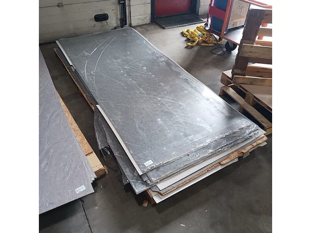 Ca. 15x pvc wandpaneel 280x122 cm, 2025 - afbeelding 1 van  9