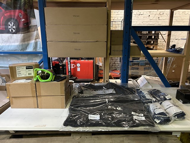 Ca. 15x skibril, 4x paar handschoenen, 2x jas, ultrasport - afbeelding 1 van  10