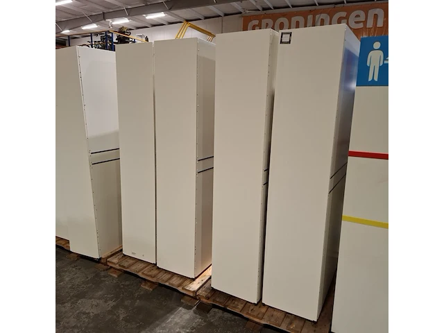 Ca. 15x stellingkast, 1x communicatiezuil en diverse metalen houders - afbeelding 4 van  14