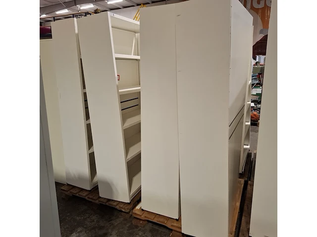 Ca. 15x stellingkast, 1x communicatiezuil en diverse metalen houders - afbeelding 6 van  14