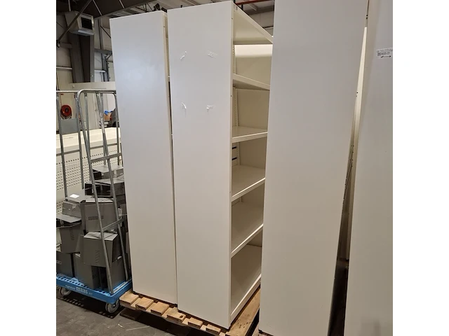 Ca. 15x stellingkast, 1x communicatiezuil en diverse metalen houders - afbeelding 13 van  14