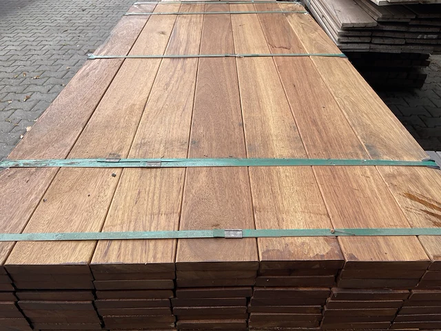 Ca. 161x guyana teak planken geschaafd, 25x140mm, lengte 185cm - afbeelding 1 van  3