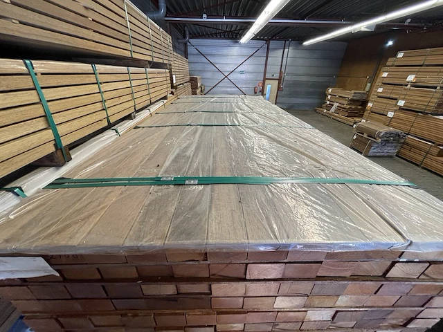 Ca. 168x guyana teak regels geschaafd, 45x68mm, lengte 215cm - afbeelding 1 van  3