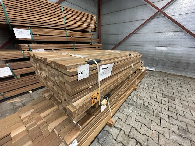Ca. 168x ipé country grade planken geschaafd, 27x70mm, lengte 127/185cm, 41/245cm - afbeelding 2 van  3