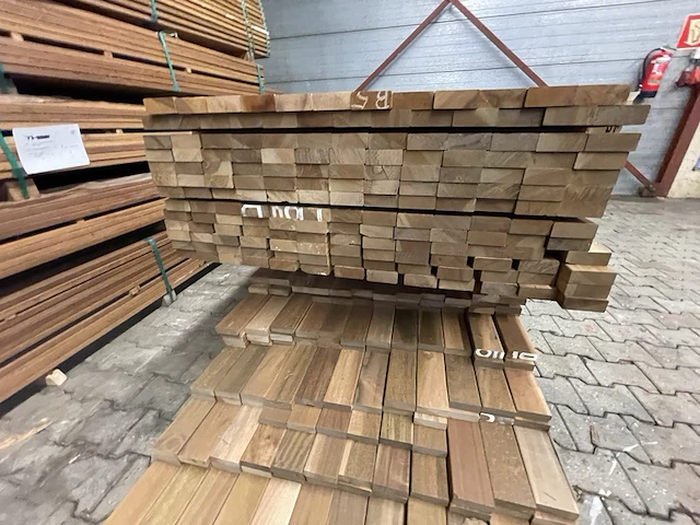 Ca. 168x ipé country grade planken geschaafd, 27x70mm, lengte 127/185cm, 41/245cm - afbeelding 3 van  3