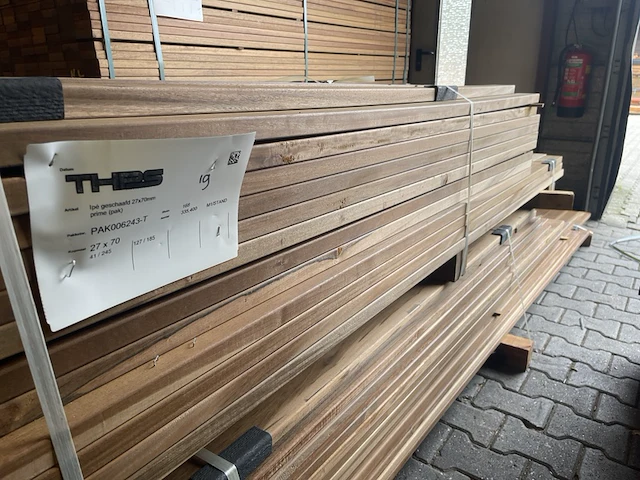 Ca. 168x ipé country grade planken geschaafd, 27x70mm, lengte 127/185cm, 41/245cm - afbeelding 2 van  3
