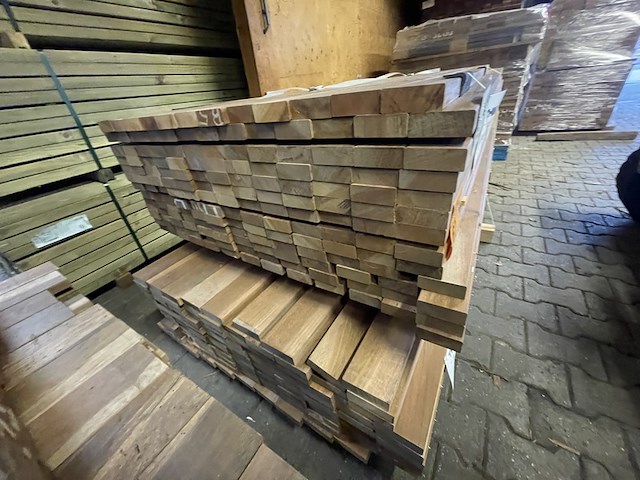 Ca. 168x ipé country grade planken geschaafd, 27x70mm, lengte 127/185cm, 41/245cm - afbeelding 3 van  4