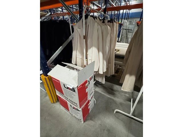 Ca. 16x broek en 33x colbert, suitss me, off-beat, pastel peachment - afbeelding 6 van  9