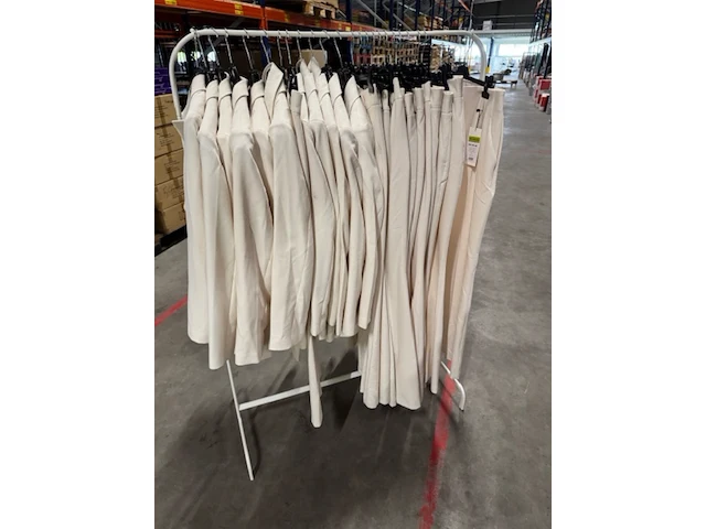 Ca. 16x broek en 33x colbert, suitss me, off-beat, pastel peachment - afbeelding 8 van  9