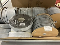 Ca. 16x compriband en pe band rollen - afbeelding 1 van  3