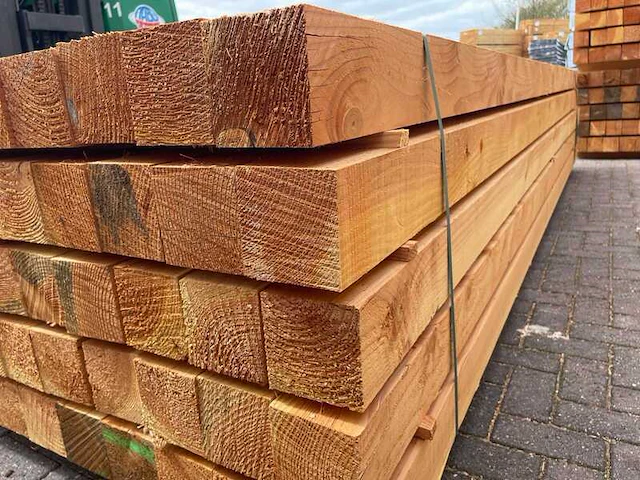 Ca. 16x douglas balken fijnbezaagd, 120x120mm, lengte 300cm - afbeelding 2 van  4