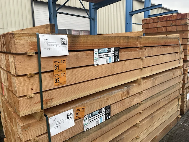 Ca. 16x douglas balken fijnbezaagd, 120x120mm, lengte 300cm - afbeelding 4 van  4