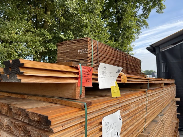Ca. 16x douglas dubbele rhombus profiel geschaafd, 25x135mm, lengte 500cm - afbeelding 2 van  3