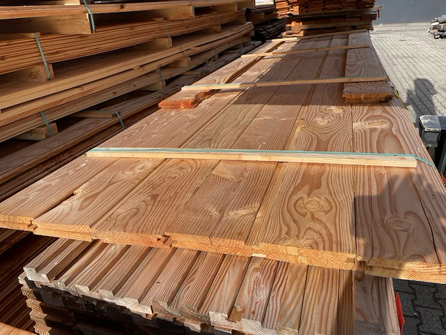 Ca. 16x douglas wisselsponning/halfhoutsrabat, 19x190mm, lengte 4/300cm 12/400cm - afbeelding 1 van  3