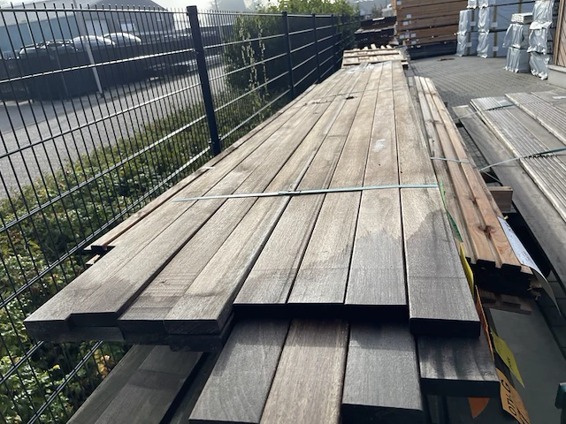 Ca. 16x hardhouten planken, 21x70mm, lengte 4/365cm, 12/395cm - afbeelding 1 van  3