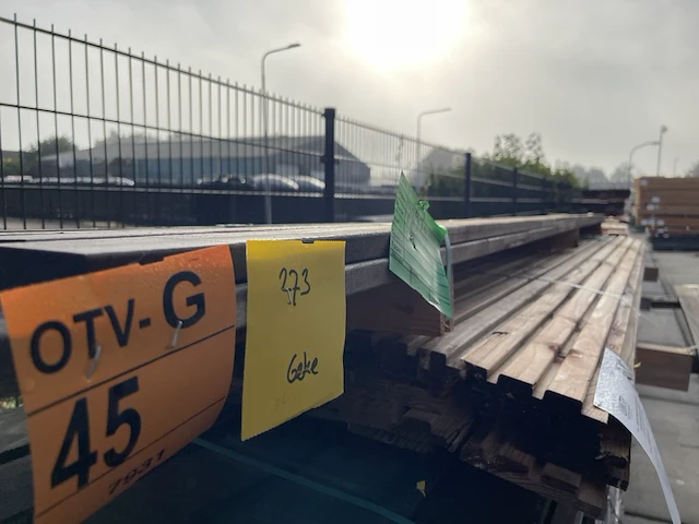 Ca. 16x hardhouten planken, 21x70mm, lengte 4/365cm, 12/395cm - afbeelding 2 van  3