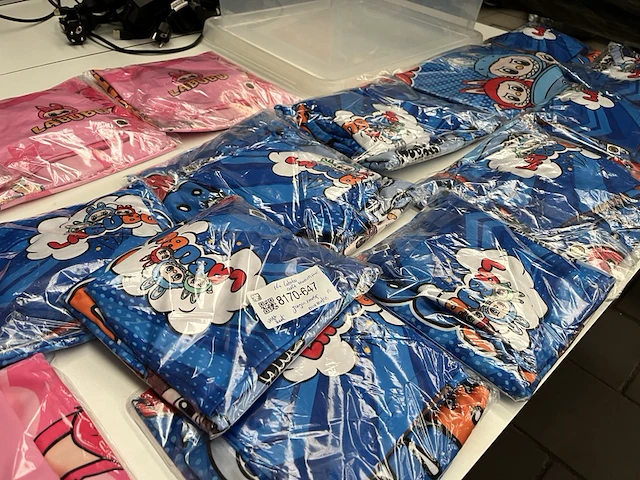 Ca. 16x labubu broeken en t-shirts - afbeelding 2 van  7
