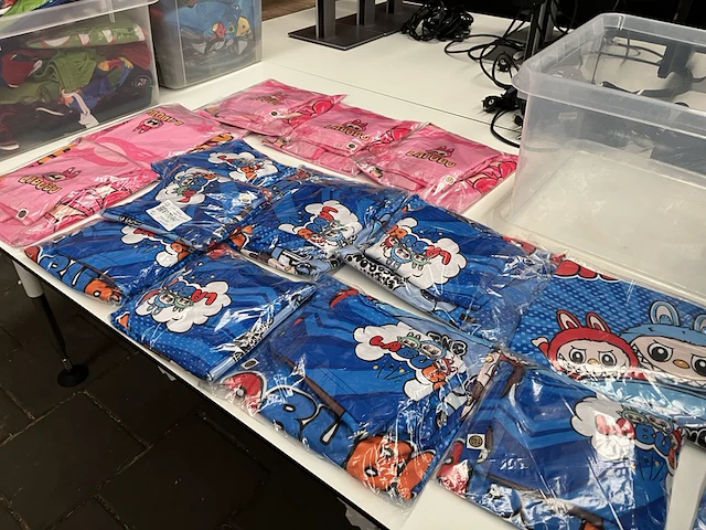 Ca. 16x labubu broeken en t-shirts - afbeelding 7 van  7