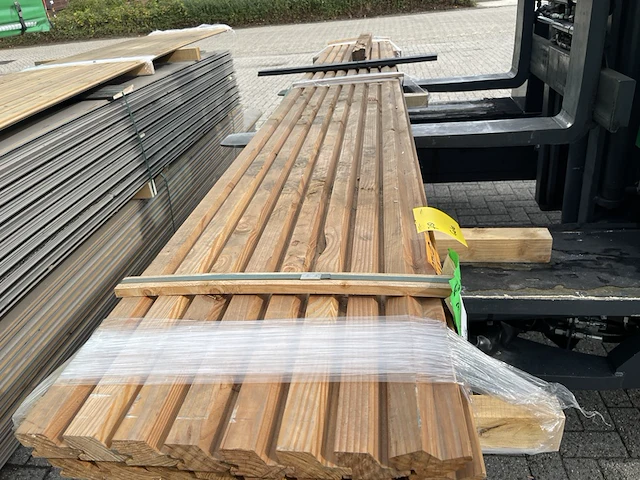 Ca. 16x rhombus gevelprofiel, 37x57mm, lengte 400cm - afbeelding 1 van  3