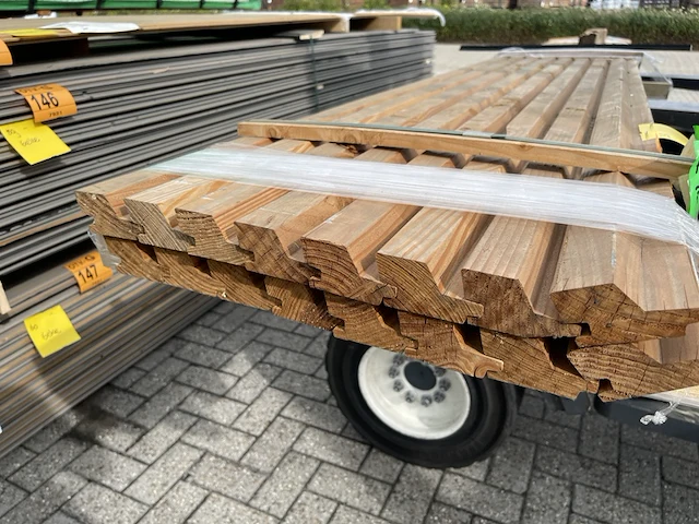 Ca. 16x rhombus gevelprofiel, 37x57mm, lengte 400cm - afbeelding 3 van  3