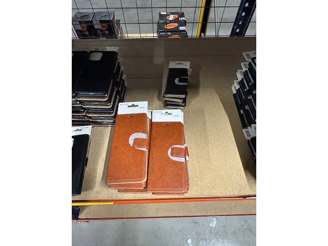 Ca. 170x telefoonhoesje handmade rixus, zwart en bruin - afbeelding 2 van  11