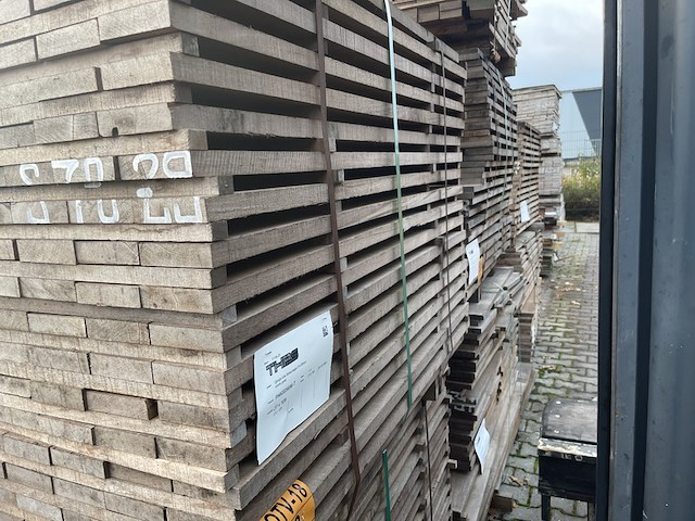 Ca. 171x guyana ipé planken fijnbezaagd, 27x105mm, lengte 125cm - afbeelding 2 van  3