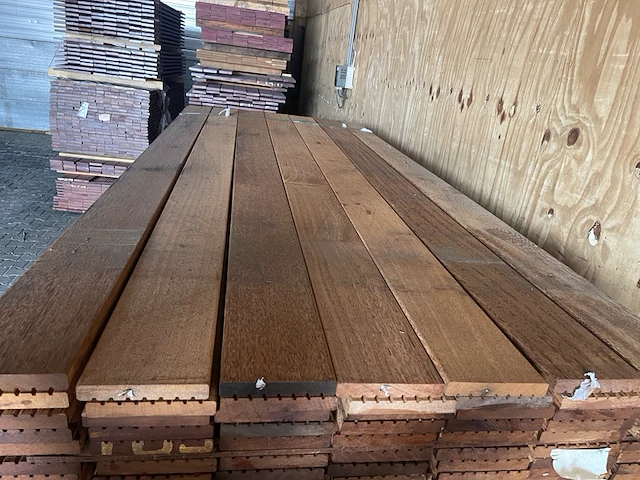 Ca. 175x angelim pedra vlonderplanken, 21x143mm, lengte 245cm - afbeelding 1 van  4
