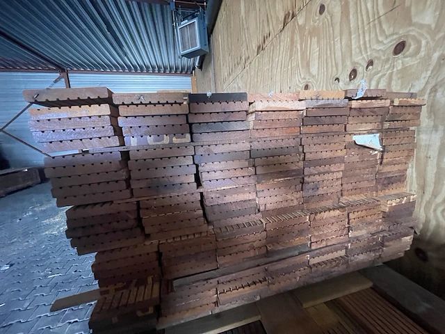 Ca. 175x angelim pedra vlonderplanken, 21x143mm, lengte 245cm - afbeelding 3 van  4