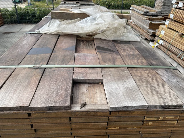 Ca. 177x purple heart planken geschaafd, 21x145mm, lengte 83/305cm 10/335cm 84/365cm - afbeelding 1 van  3