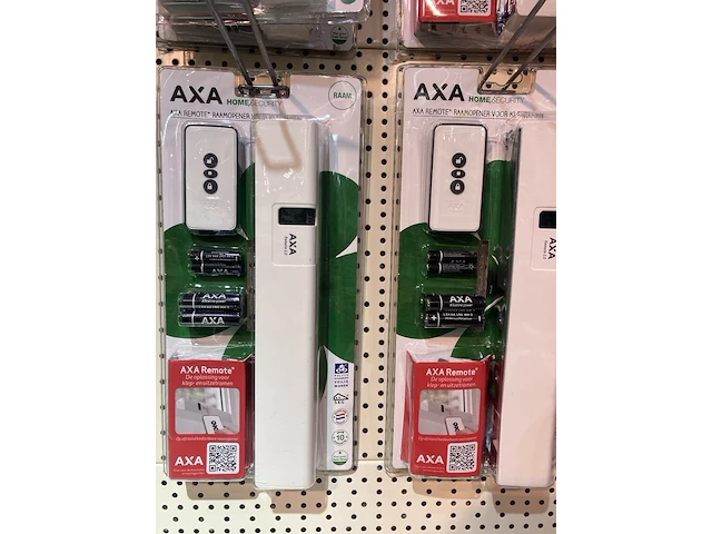 Ca. 17x axa raamopener remote inclusief afstandsbediening bed. - afbeelding 2 van  5