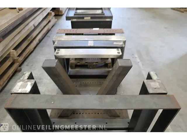 Ca. 17x diverse metalen tafelpoten - afbeelding 4 van  12