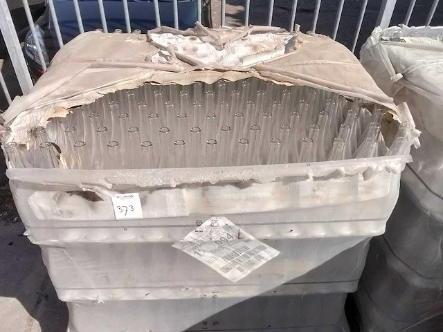 Ca. 180 nieuwe wijnflessen. - afbeelding 1 van  4