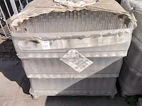 Ca. 180 nieuwe wijnflessen. - afbeelding 1 van  4