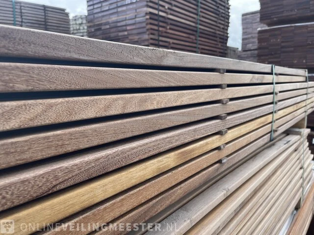 Ca. 187x ipé prime hardhouten planken gescchaafd, 27x40mm, lengte 37/215cm, 45/245cm, 34/275cm, 67/305cm - afbeelding 2 van  3