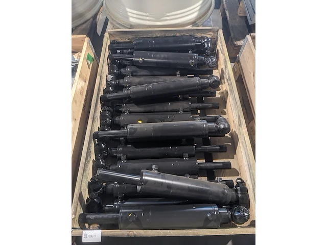 Ca. 18x cilinder dubbelwerkend d=40/80 slag 272 lo=732 - afbeelding 1 van  6