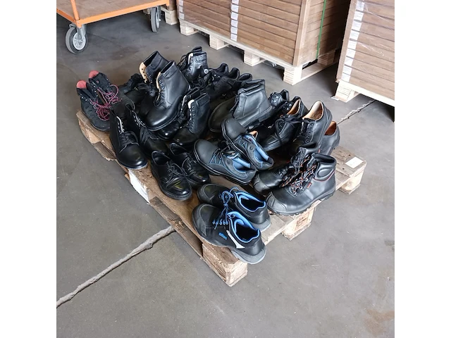 Ca. 18x diverse werk / kantoor schoenen, emma, atlas, gerba, defensie, neskrid - afbeelding 1 van  11