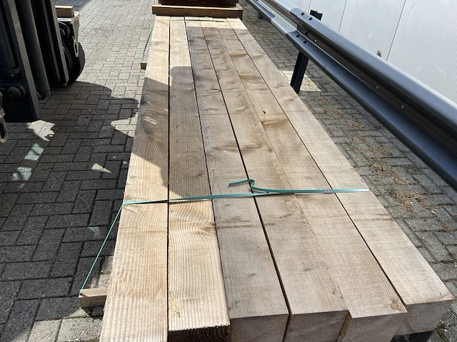 Ca. 18x douglas balken fijnbezaagd, 150x150mm, lengte 400cm - afbeelding 1 van  3