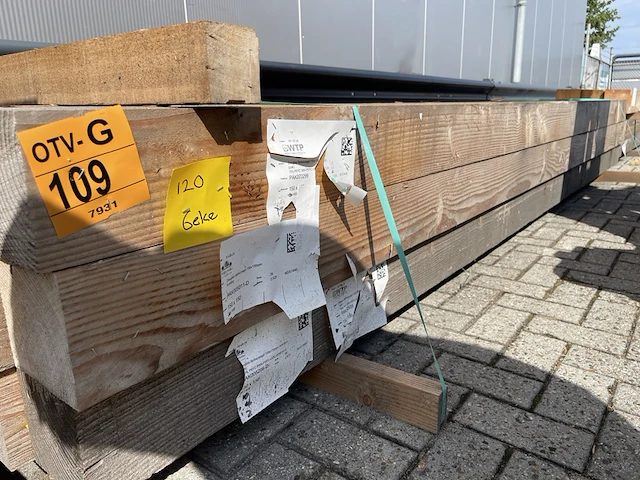 Ca. 18x douglas balken fijnbezaagd, 150x150mm, lengte 400cm - afbeelding 2 van  3