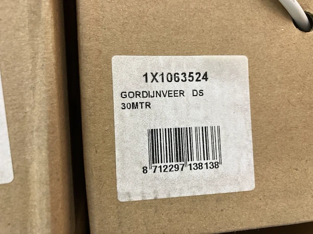 Ca. 18x dozen gordijnveer a 30 mtr inclusief bak - afbeelding 2 van  3