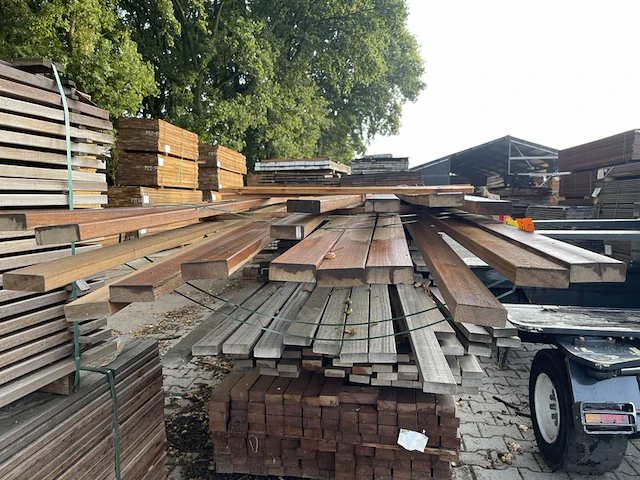 Ca. 18x guyana teak planken geschaafd, 27x70mm, lengte 1/430cm, 5/460cm, 12/490cm - afbeelding 3 van  3