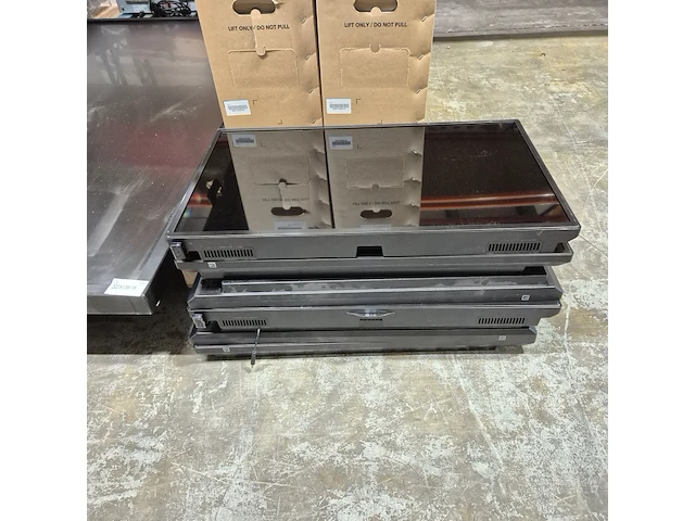 Ca. 18x monitor, o.a. ctouch/lg/sharp, o.a 32sm5ke-b/ pn-hw551 - afbeelding 3 van  16