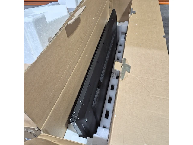 Ca. 18x monitor, o.a. ctouch/lg/sharp, o.a 32sm5ke-b/ pn-hw551 - afbeelding 7 van  16